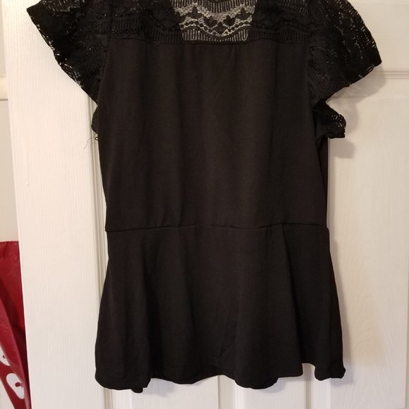 BNWT Black lace wrap blouse - Picture 3 of 3